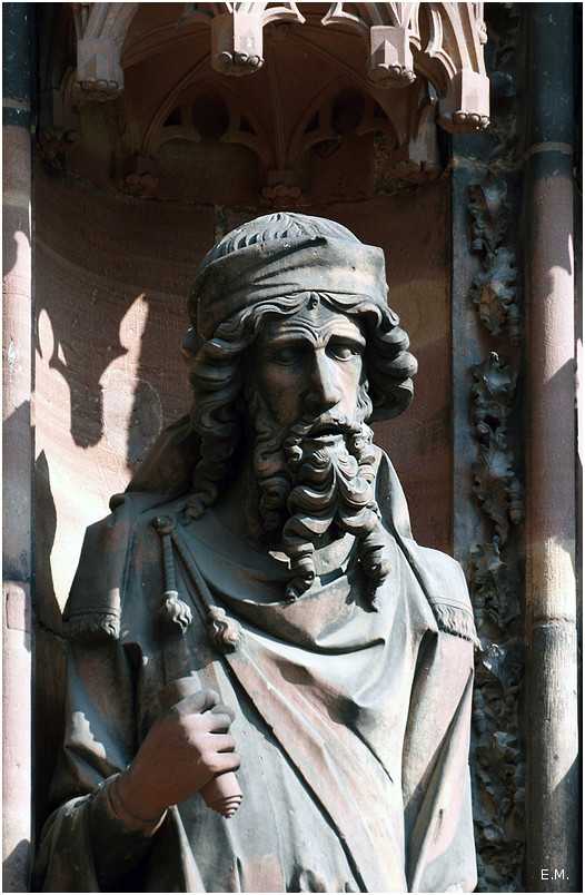 Portail central - prophète