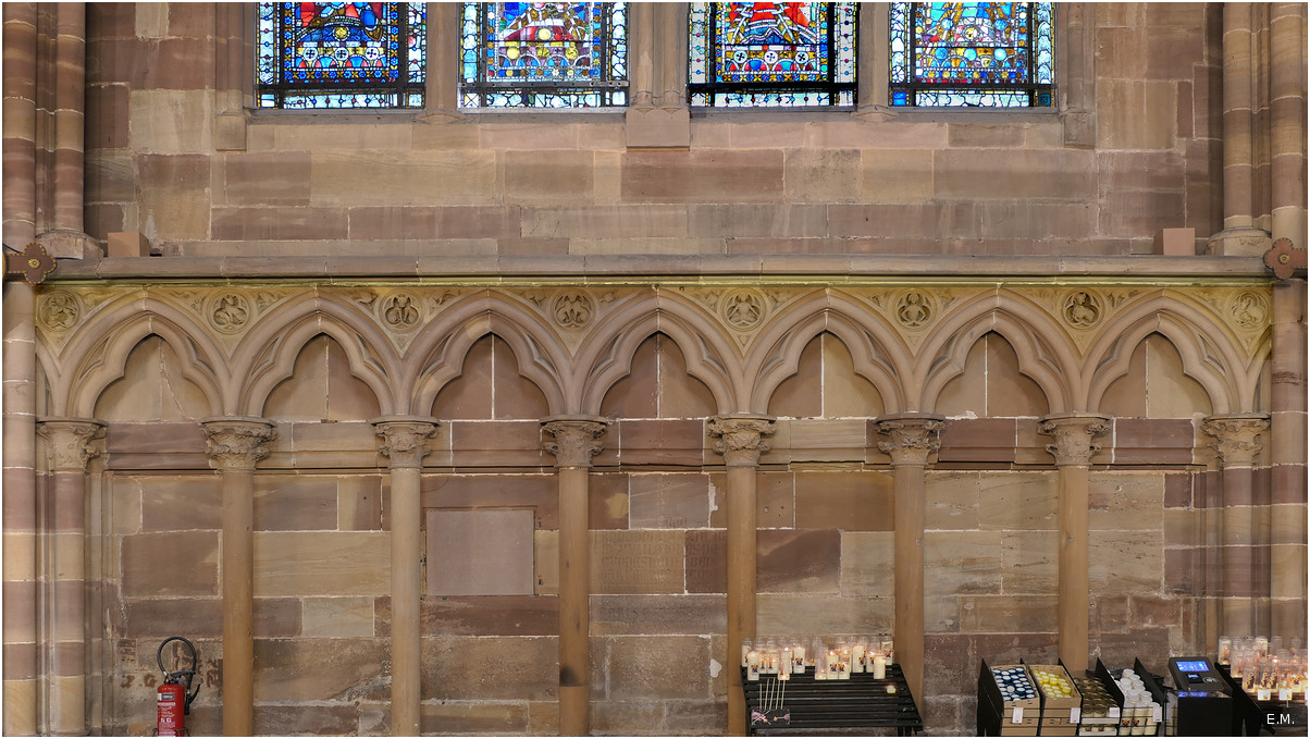 Ecoinons bas-cts et narthex